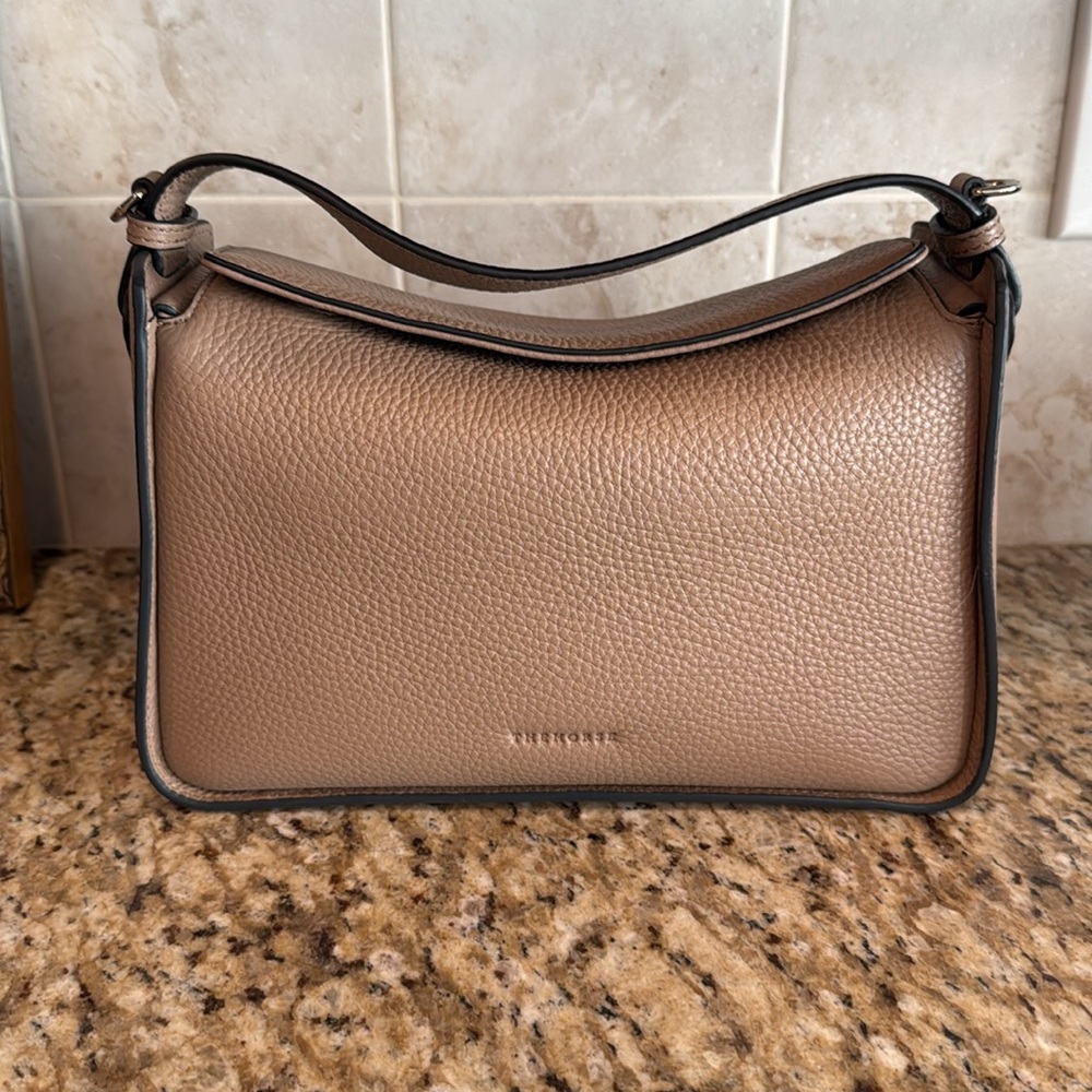 🤎The Horse Clementine Bag in Taupe🤎
